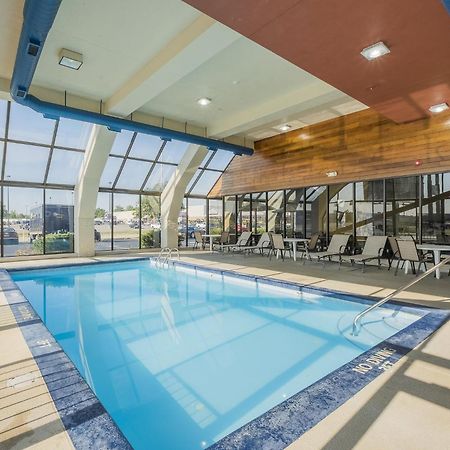 Red Roof Inn & Suites Cleveland - Елірія Екстер'єр фото