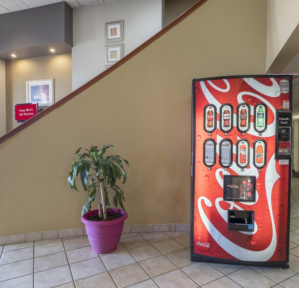 Red Roof Inn & Suites Cleveland - Елірія Екстер'єр фото