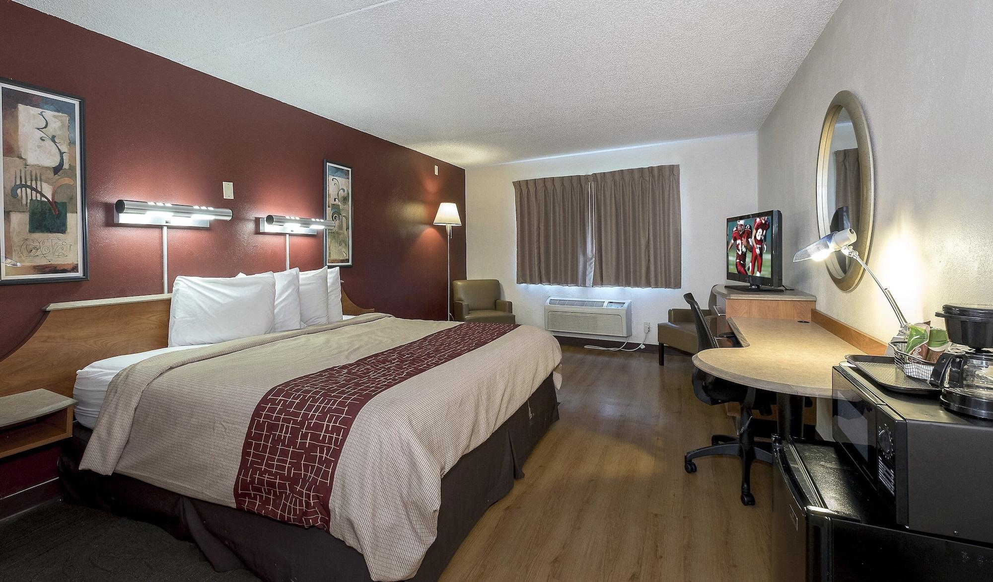 Red Roof Inn & Suites Cleveland - Елірія Екстер'єр фото