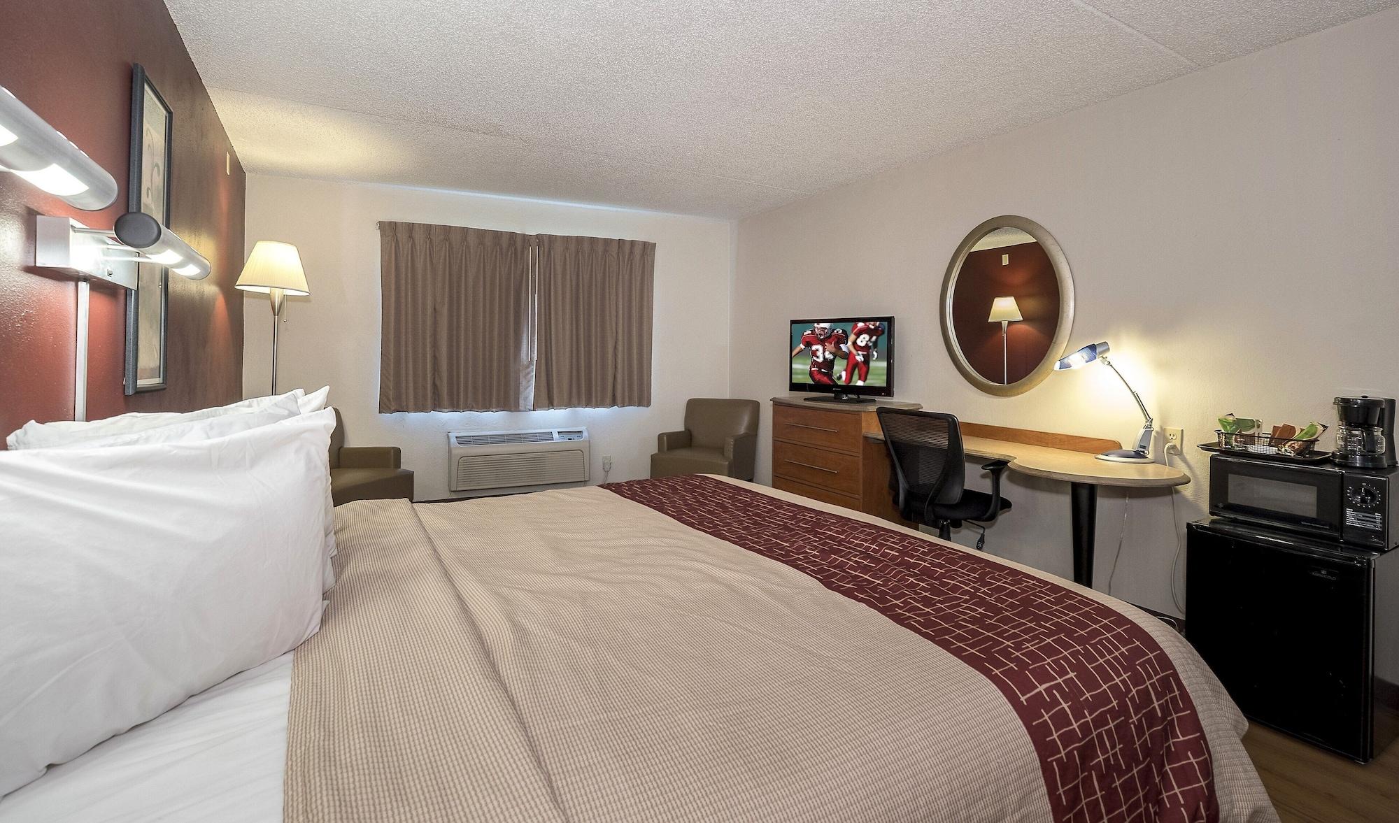 Red Roof Inn & Suites Cleveland - Елірія Екстер'єр фото