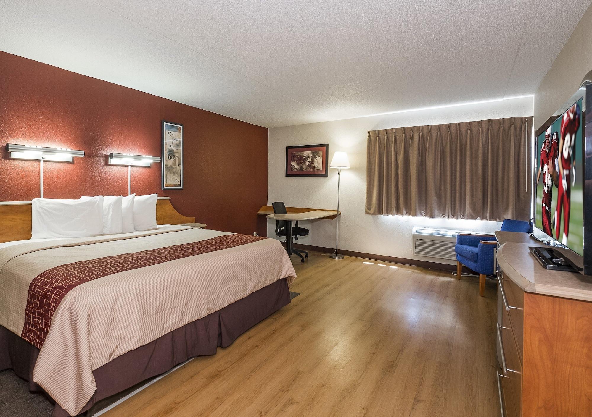 Red Roof Inn & Suites Cleveland - Елірія Екстер'єр фото