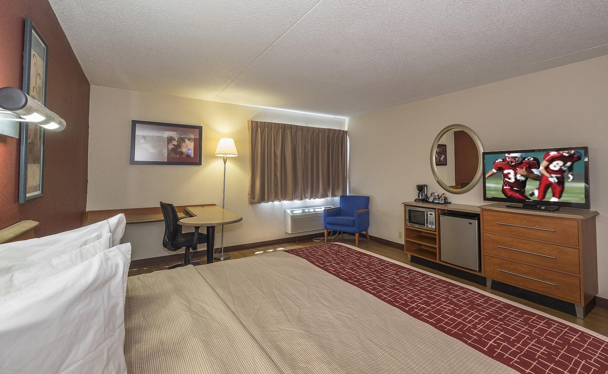 Red Roof Inn & Suites Cleveland - Елірія Екстер'єр фото