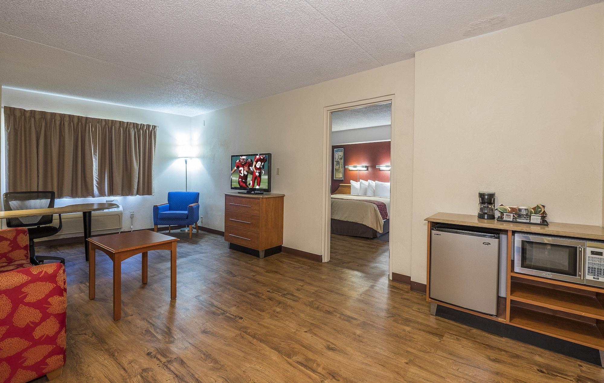Red Roof Inn & Suites Cleveland - Елірія Екстер'єр фото