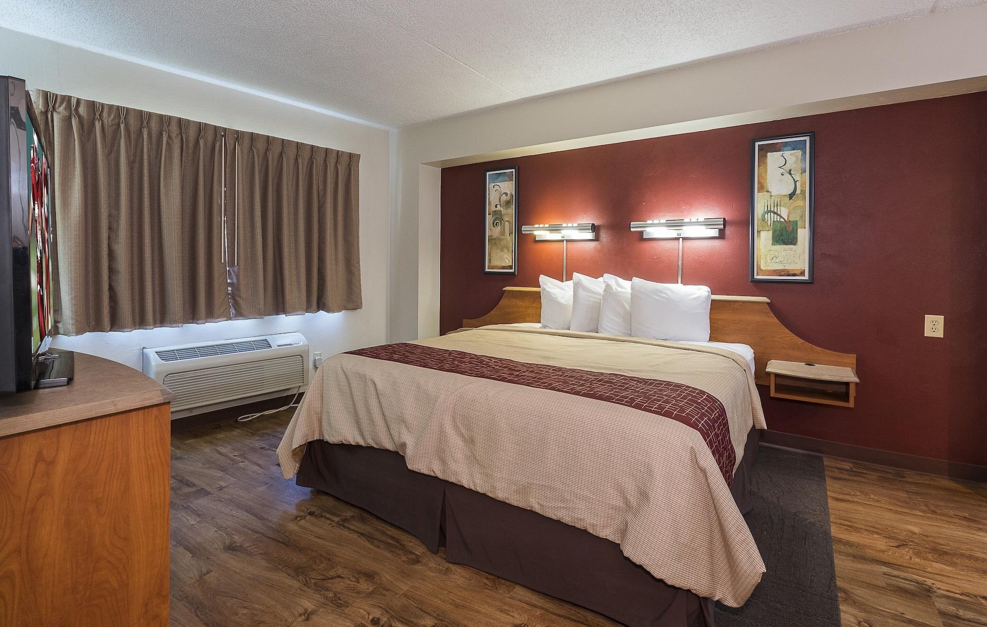 Red Roof Inn & Suites Cleveland - Елірія Екстер'єр фото