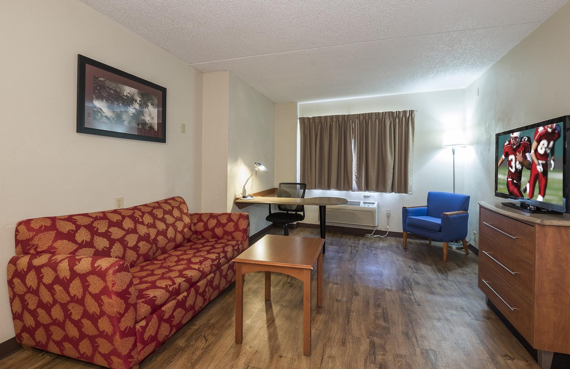 Red Roof Inn & Suites Cleveland - Елірія Екстер'єр фото