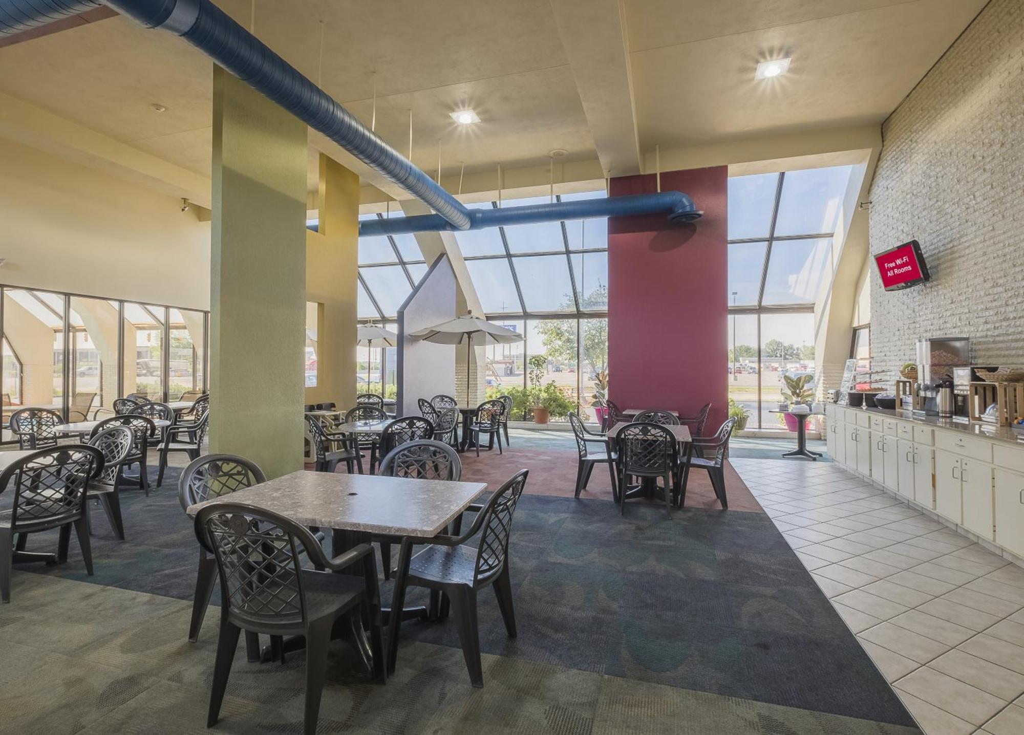 Red Roof Inn & Suites Cleveland - Елірія Екстер'єр фото