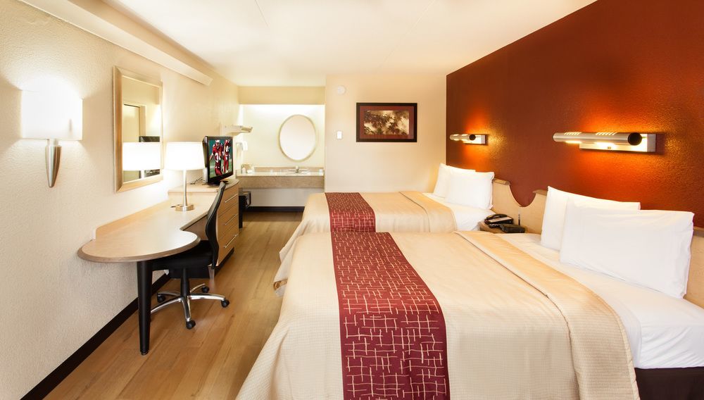 Red Roof Inn & Suites Cleveland - Елірія Екстер'єр фото