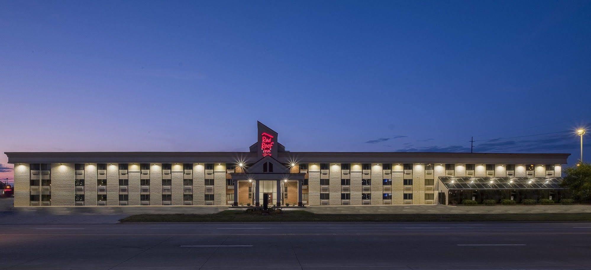 Red Roof Inn & Suites Cleveland - Елірія Екстер'єр фото