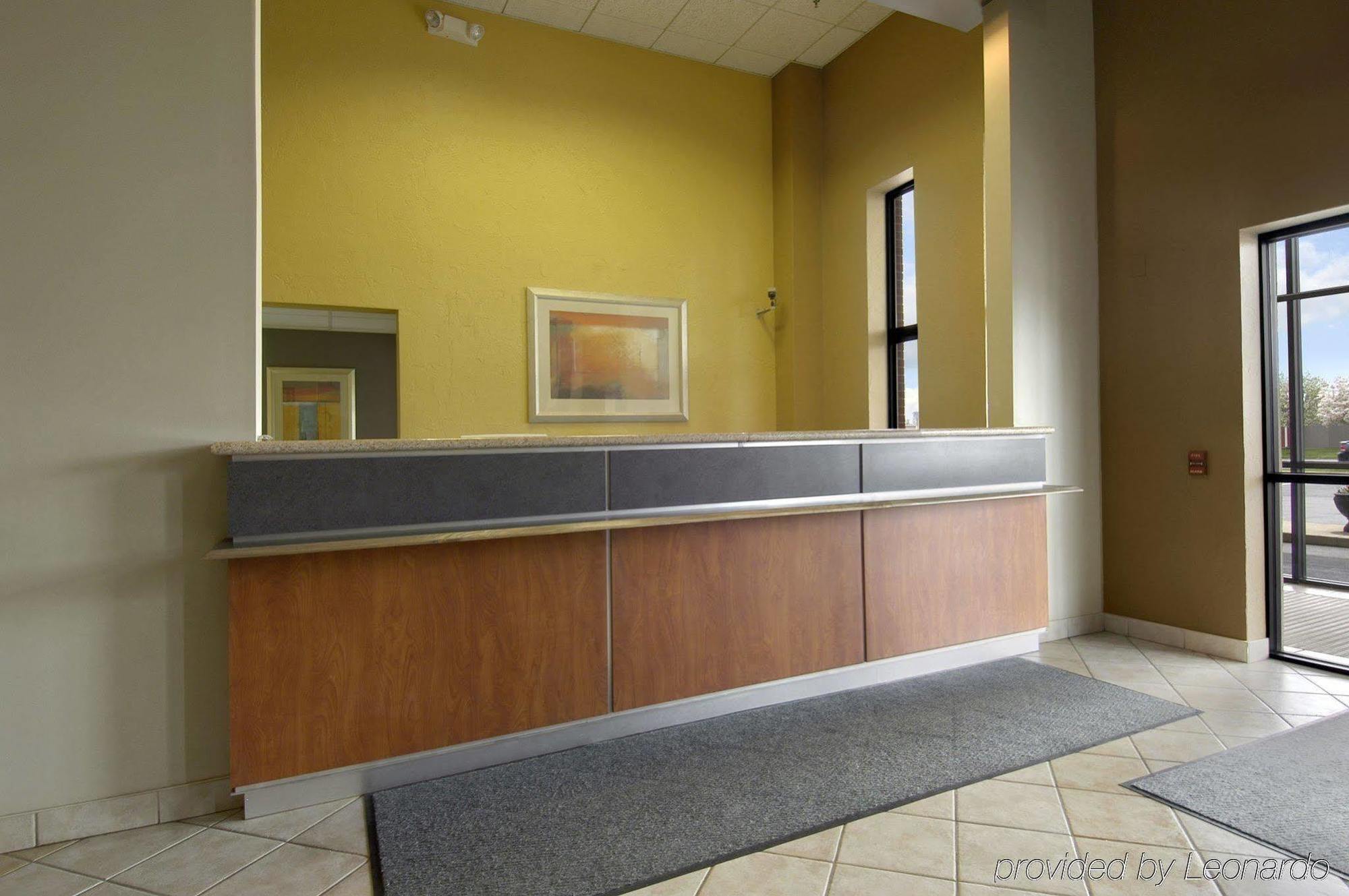 Red Roof Inn & Suites Cleveland - Елірія Екстер'єр фото
