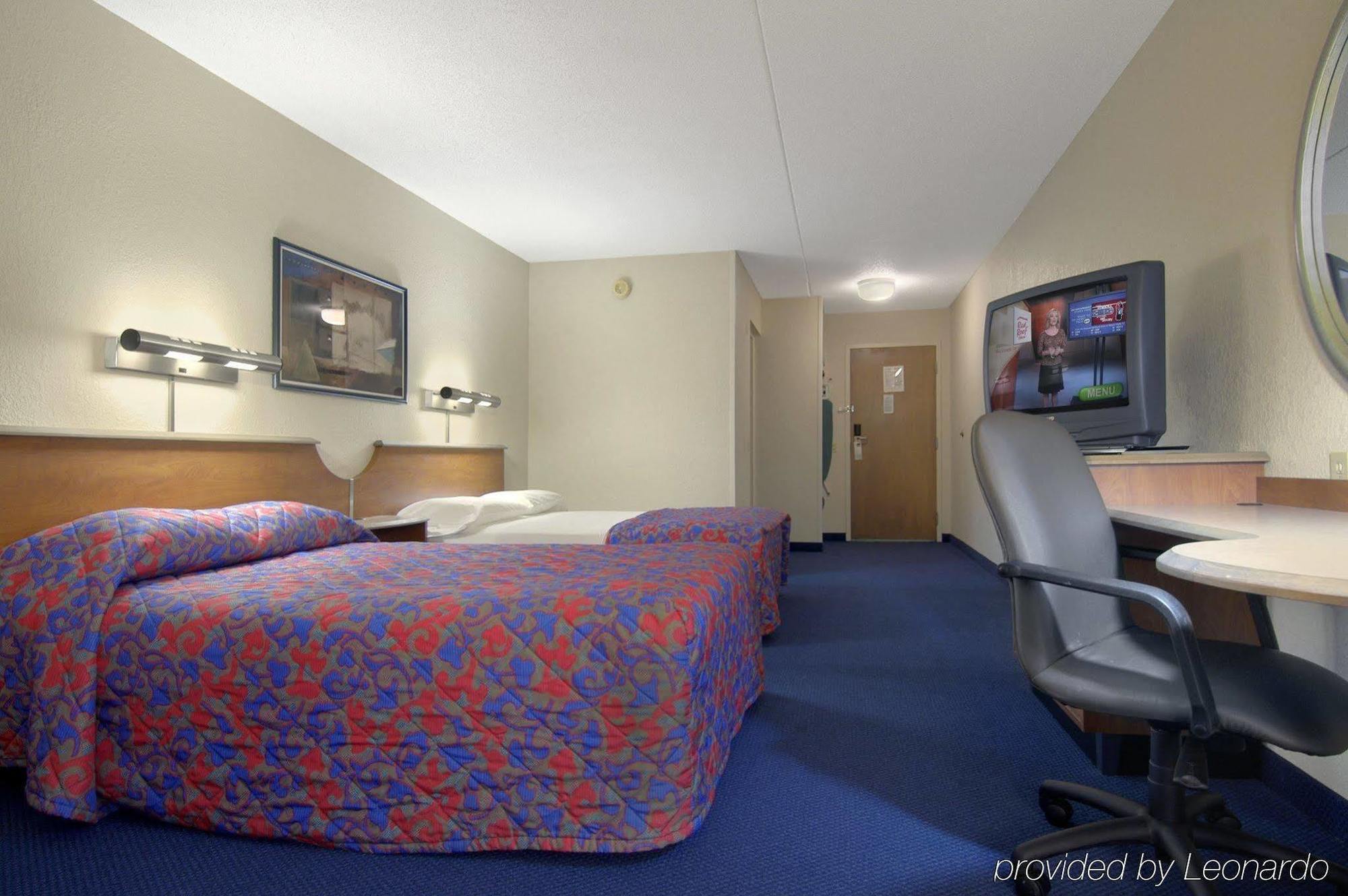 Red Roof Inn & Suites Cleveland - Елірія Екстер'єр фото