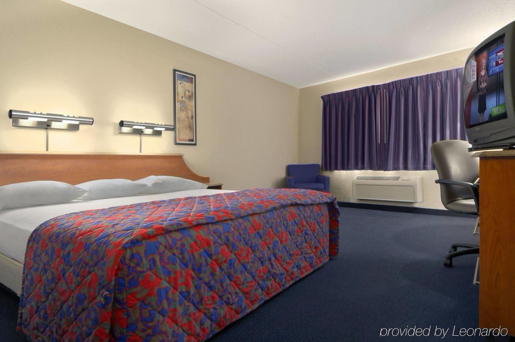 Red Roof Inn & Suites Cleveland - Елірія Екстер'єр фото