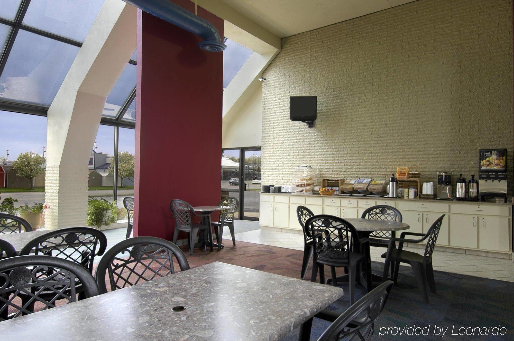 Red Roof Inn & Suites Cleveland - Елірія Екстер'єр фото